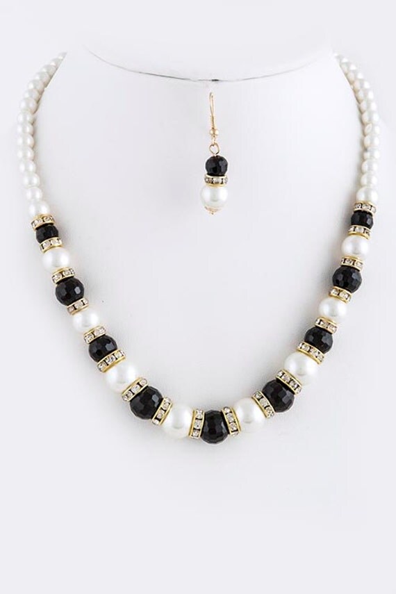 Items similar to Faux Pearl Necklace set on Etsy