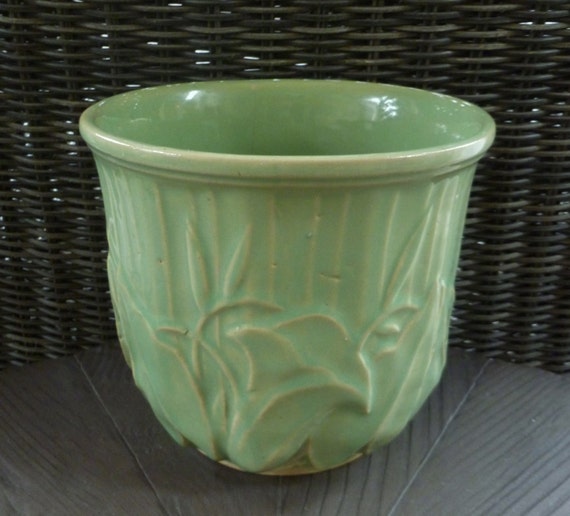 McCoy Green Jardiniere Flower Pot. Calla Lilies. Vintage 1940s