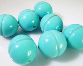 12 Vintage 15mm Turquoise Carved Lucite Beads Bd1064