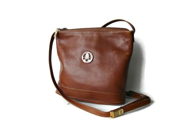 Brown leather shoulder bag. Made in France by OnceLostBoutique
