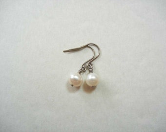 6mm Pearl Titanium earring, Allergy Free Earrings, Pearl earrimg, Titanium jewelry, Fresh water pearl