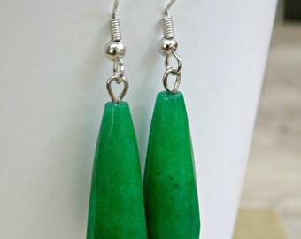 Green Teardrop Earrings, Green Glass Teardrop Beads, Green Dangle Earrings, Green Beaded Earrings, Green Teardrop Earrings, Green Earrings