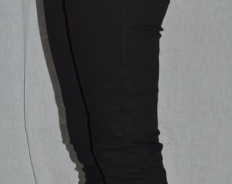 Casual and classic black skinny jeans