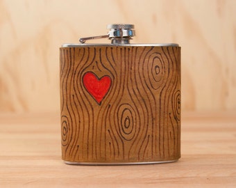 Flask - Leather Hip Flask in the Nice Pattern with Woodgrain and Heart - Red and Antique Brown - 6oz