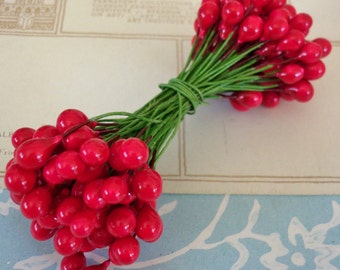 Vintage / Double Ended Floral Stamens / Holly Berries / Unaltered Bunch