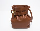 Gorgeous Vintage Dark British Tan Coach Brown Leather Crossbody Messenger Bucket Bag Purse