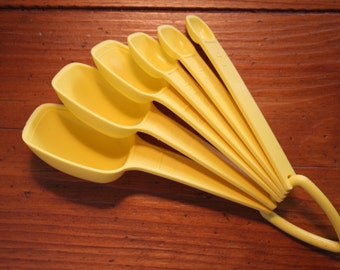 Tupperware Yellow Double Spoon Rest Or Countertop Spatula