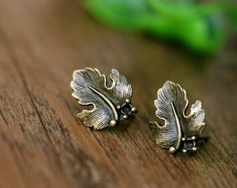 10pcs ( 5 pairs) 15mm Antiqued Bronze Color Metal Maple Leaf Earring Post with Pendant Suspension