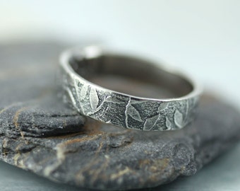 Silver Leaf Ring - Fine Scattering of Leaves - Wreath Woodland Band