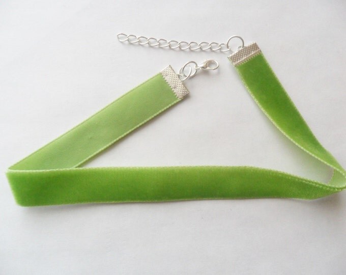 Velvet choker necklace Green with a width of 5/8” ( pick your neck size) Ribbon Choker Necklace
