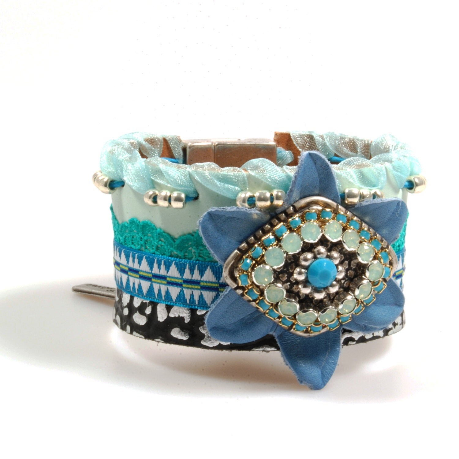 Bohemian leren armband in blauw en groen met door catenasieraden