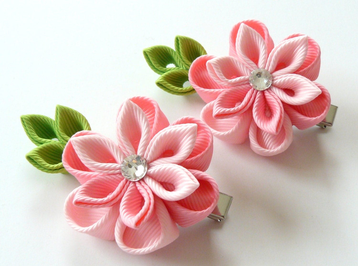 Kanzashi Fabric Flowers. Set of 2 hair clips. Shades of pink.