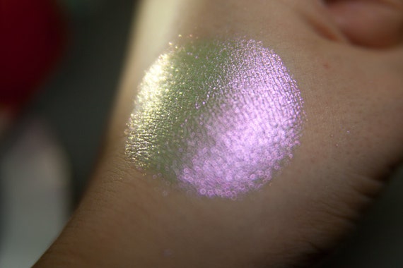 Iridescent eyeshadow