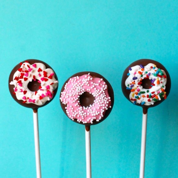 12 Hot Chocolate or Coffee Mug Cake Pops for Winter wedding