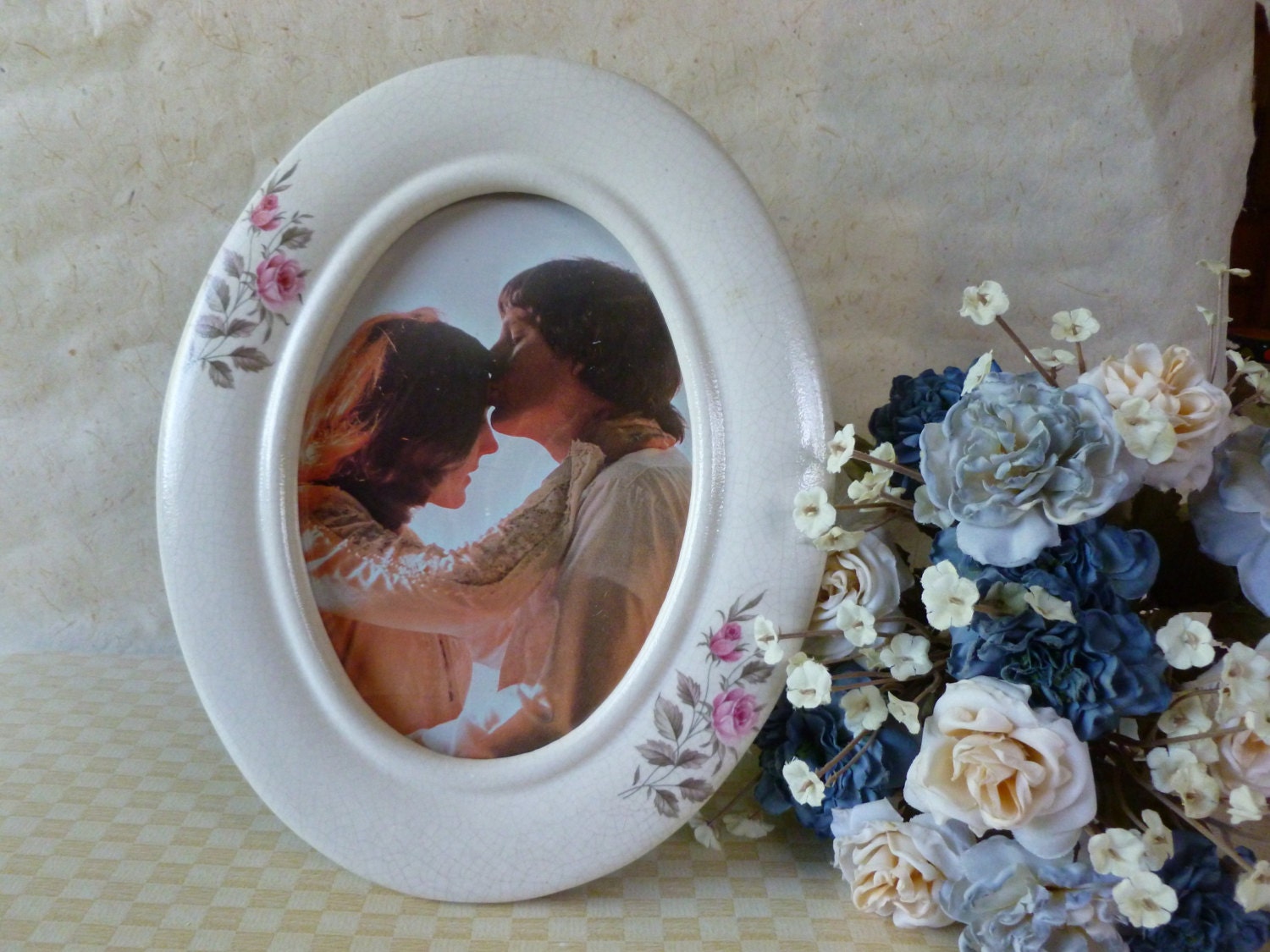 Vintage Ceramic 8 x 10 Oval Picture Frame with Antiqued Bone