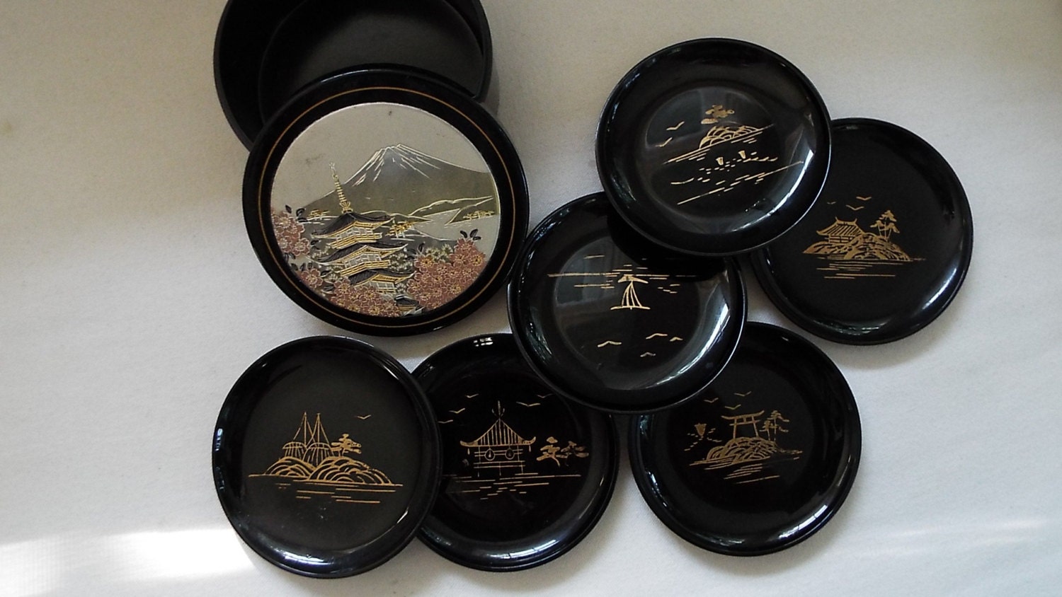 black lacquer Japanese coaster set Mount Fuji, temple Haute Juice