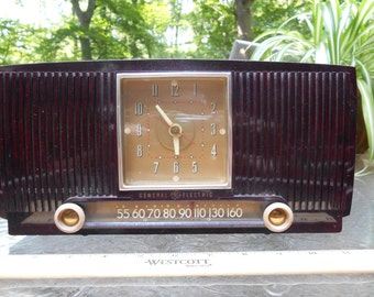 Working Vintage GE BAKELITE Clock and AM Tube Radio Great Condition