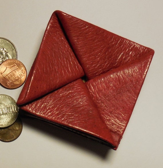 leather folding coin purse        
        <figure class=