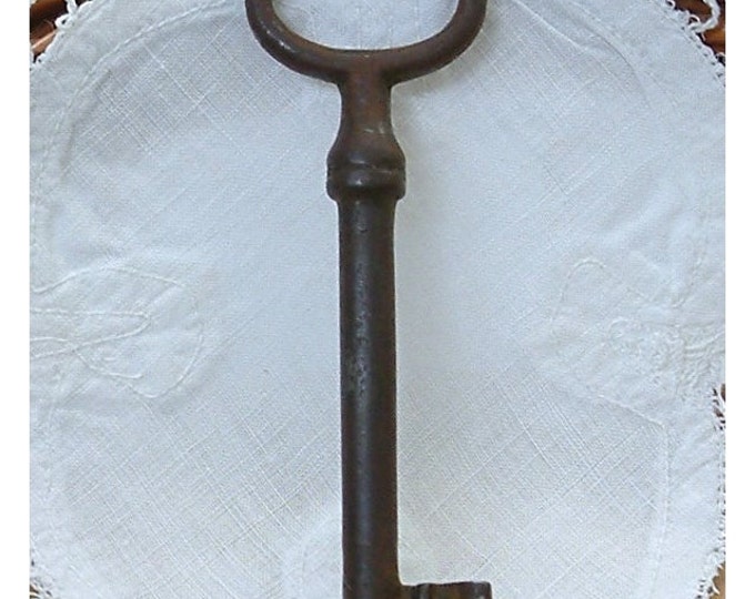 ornate key/ key/skeleton key/vintage key/shabby chic/vintage supplies/ victorian keys/decorative key/vintage keys/antique key /large key