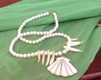 Wow! Wonderful Faux Shell Necklace