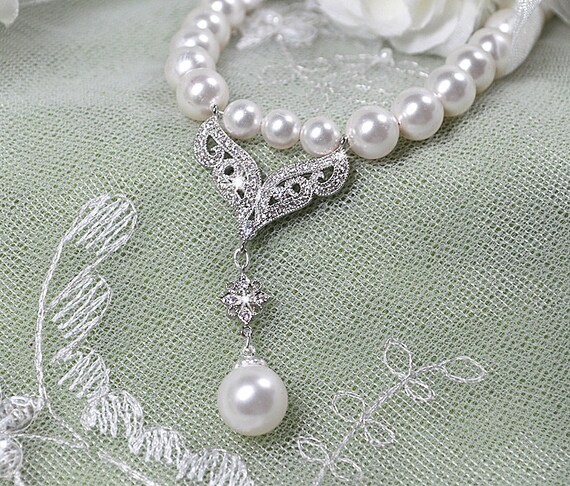 Old Hollywood glamour wedding necklace Vintage style white