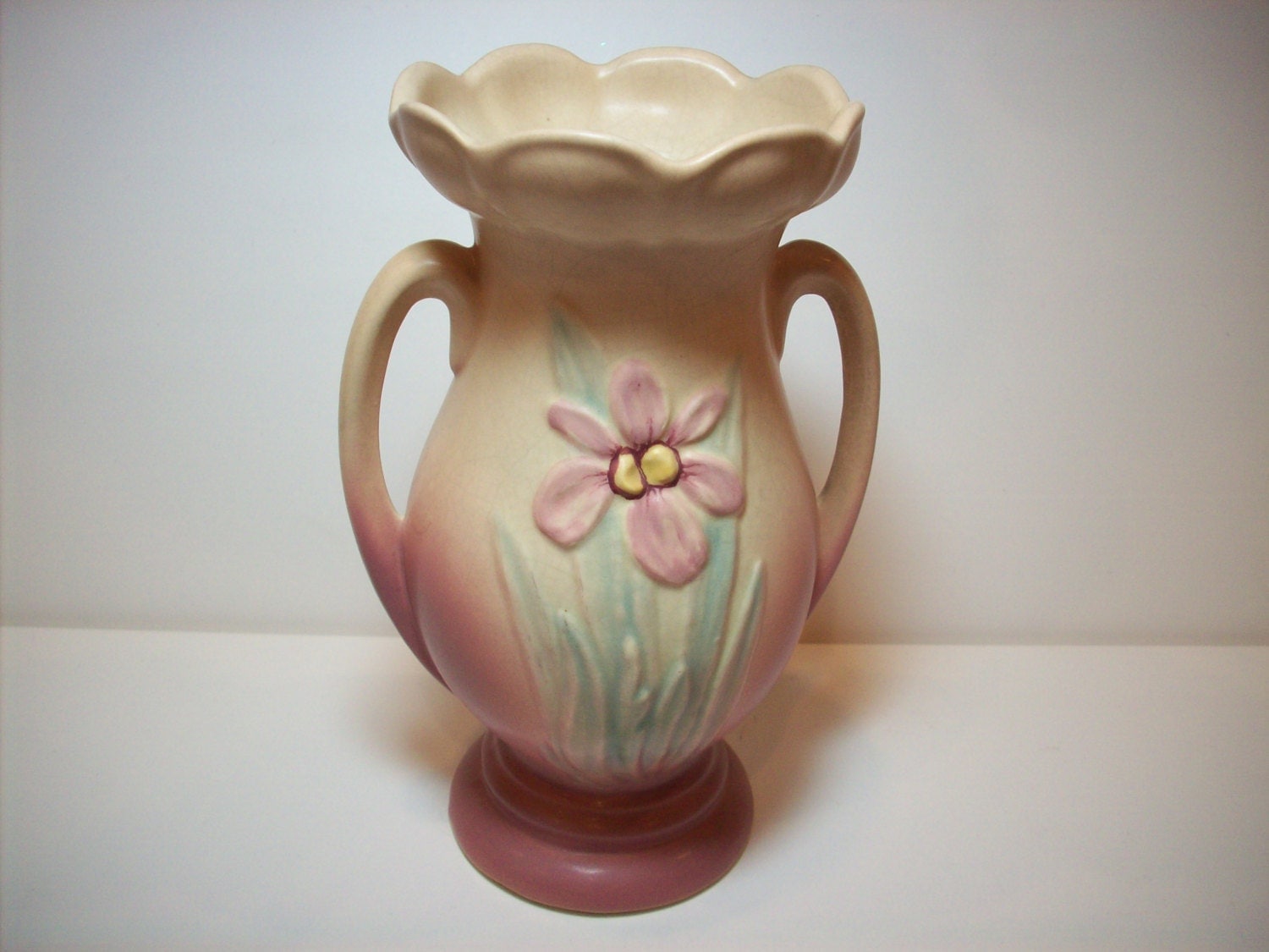 Vintage Antique 1940's Hull Pottery Vase Iris Pattern