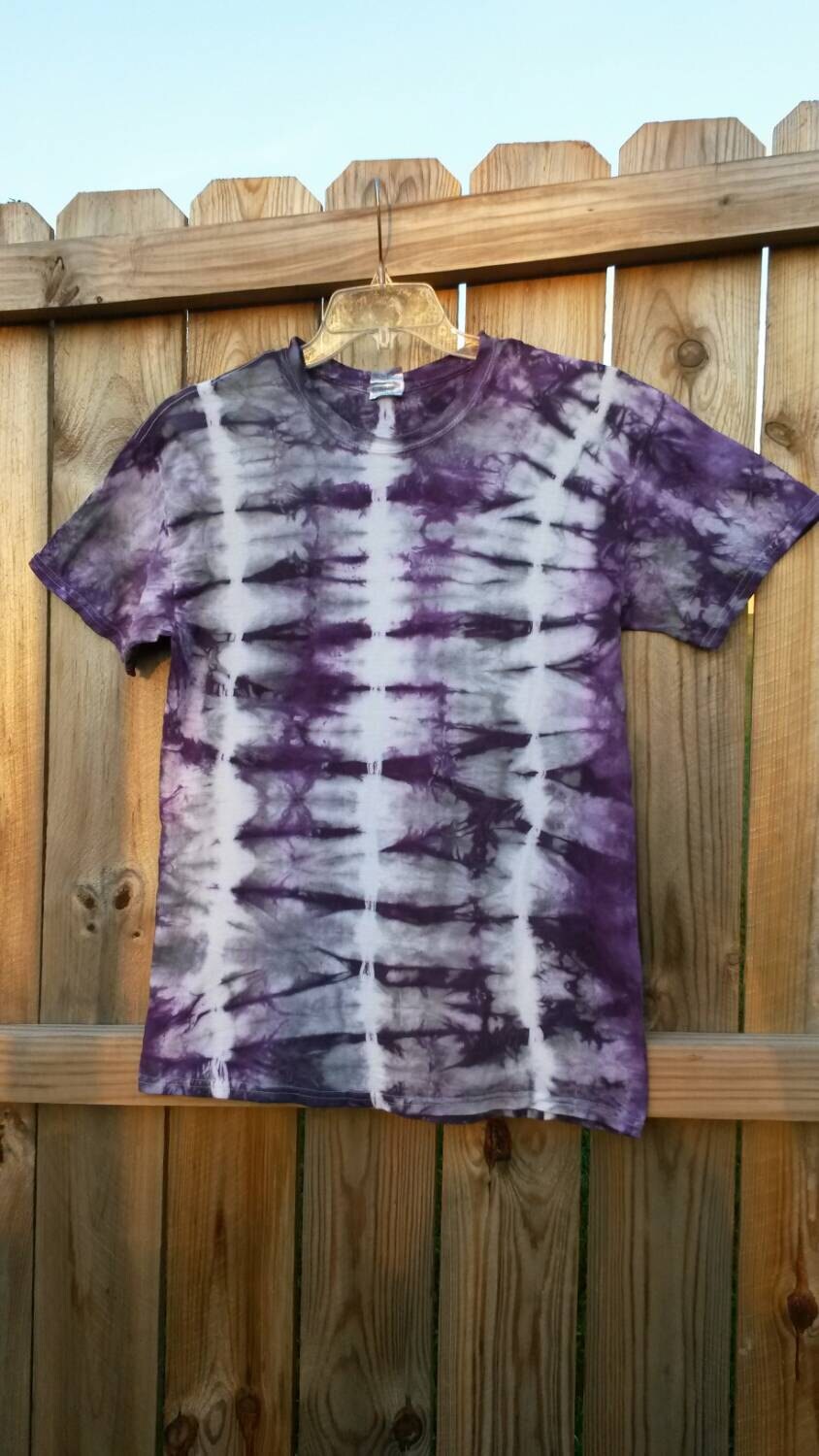 tie dye on a gray shirt