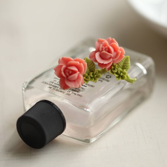 FMJ Creation: pretty single rose earrings. in coral.