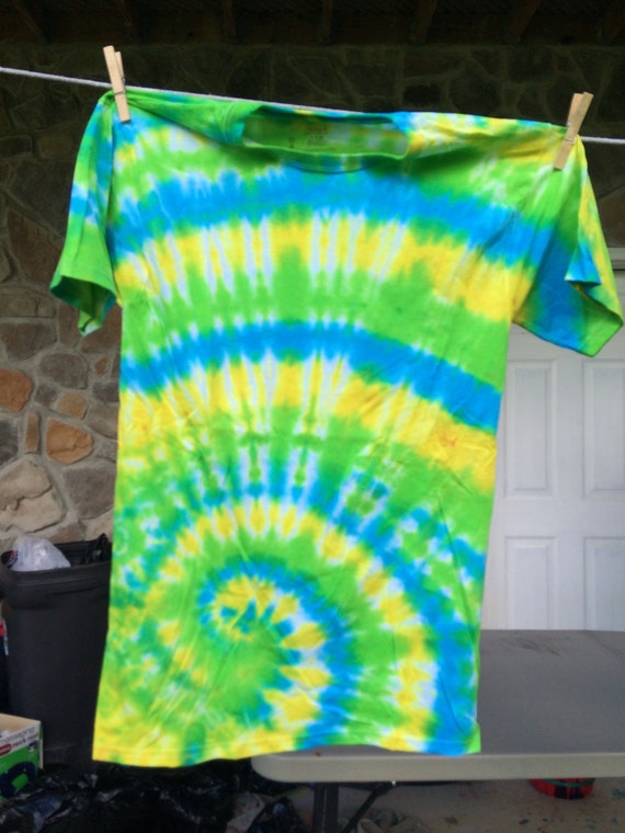 Green yellow and blue tie dye shirt. by AllTieDyeEverything