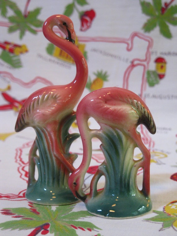 Vintage flamingo salt and pepper shakers pink Florida