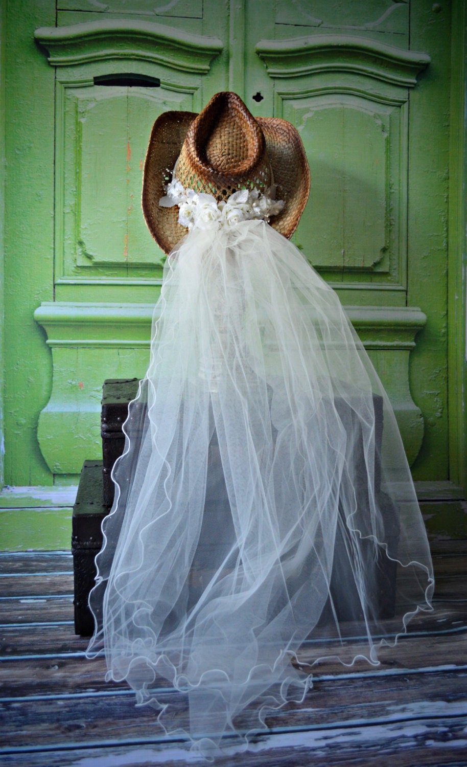 Western-wedding-veil-ivory-white-hat-cowgirl-cowboy-boots-brid