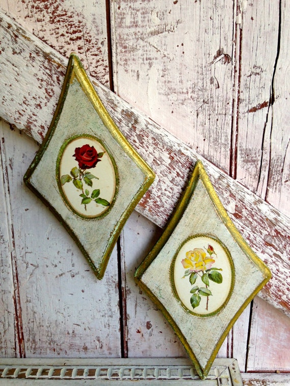 vintage gilded picture gold and white gilded on wood with flowers handmade in Italy set of two