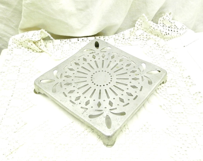 Vintage French White Metal Trivet / Hot Plate / Heat Mat / French Country Farmhouse Cottage Kitchenware Decor, Kitchenalia from France