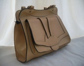 Vintage light caramel handbag.