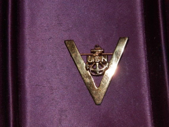 Vintage Wwii 1940s Usn Victory Pin Sterling Silver With Gold Plate Navy