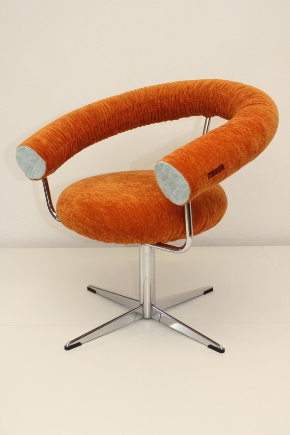 70s design - swivel lounge chair in orange. For your loosey life style