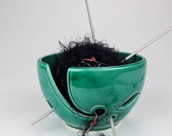 Emerald Green Yarn bowl, leaves Knitting Bowl, Ceramic odorless & clean Yarn holder, Crochet Portable, BlueRoomPottery
