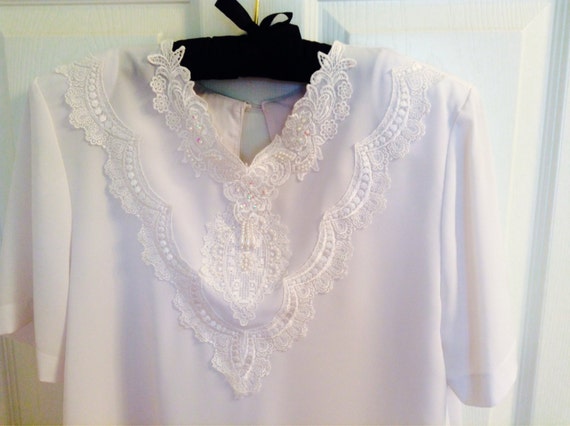 White Pearl Blouse Short Sleeve Size 10 / 1970s Dress Blouse