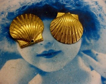 Raw Brass Scallop Shell Stamping Charms 995RAW x2