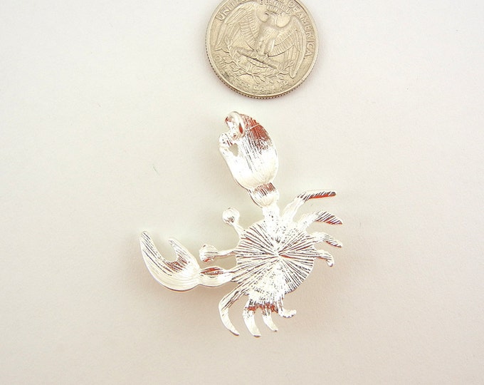 Bright Silver-tone Crab with Pearl Pendant