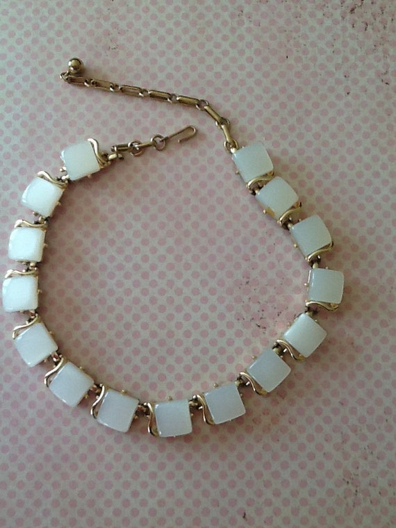 Vintage White CORO Thermoset Necklace with Extender by QuiltsETC