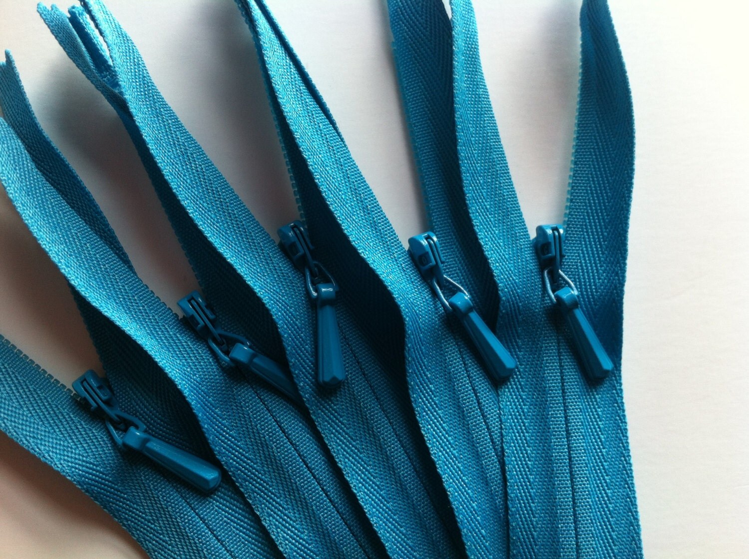 INVISIBLE Zippers 22 Inch YKK Color 046 Teal 10 Pieces