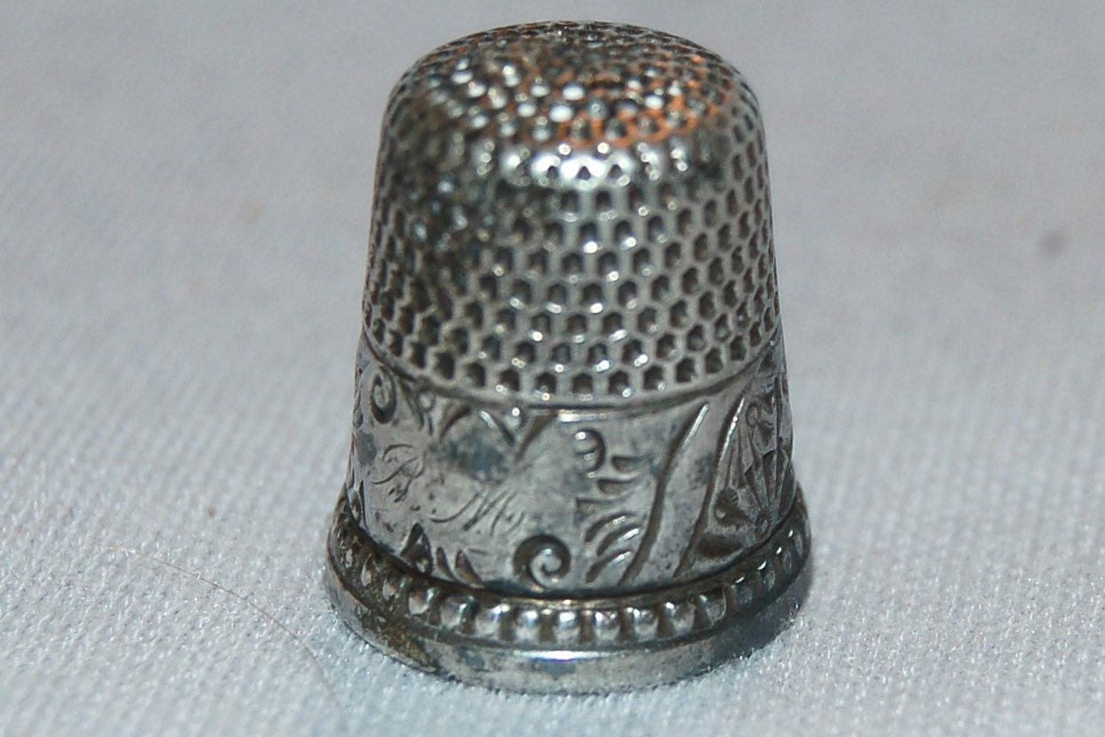 Vintage / Antique / Sterling / Thimble / Sewing / Tool