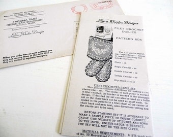 Vintage Laura Wheeler Designs Filet Crochet Doilies Pattern 604 Floral and Pineapple Border