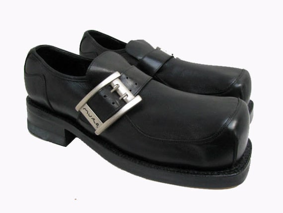 box toe pumps