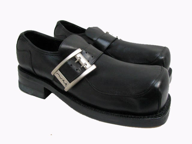 square toe box heels