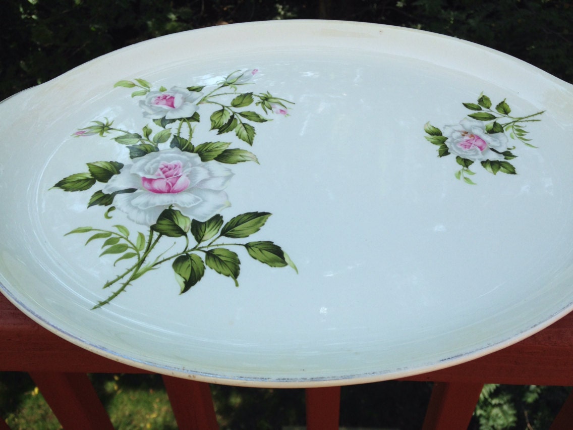 Platter with roses. Large serving plate. Vintage gold trimmed serving dish. Vintage floral