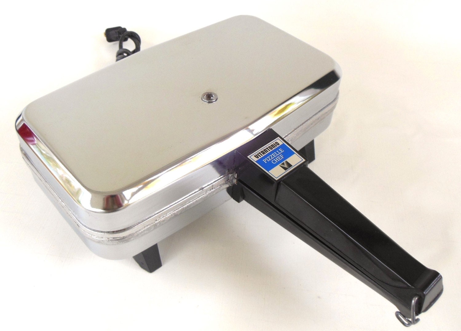 Vitantonio Pizzelle Chef Krumkake Iron Maker Model 300A