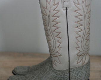 vintage womens cowboy boots by acme size 6.5A