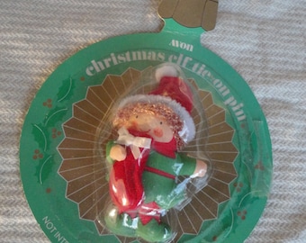 Vintage Avon Christmas Elf Tie on Pin named HappyMade in Taiwan Made in 1987 Original Package